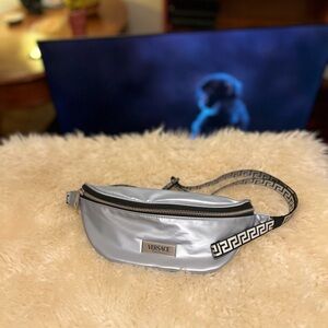 Fanny Pack Versace Adjustable Strap Good used condition!!